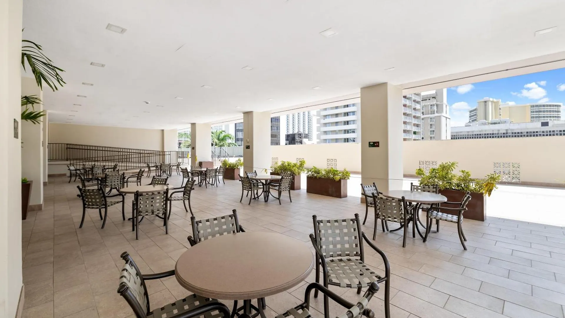 Vakantiehuis Royal Kuhio 1703 - Spacious Studio With Stunning Mountain Views In The Heart Of Waikiki! Honolulu Verenigde Staten